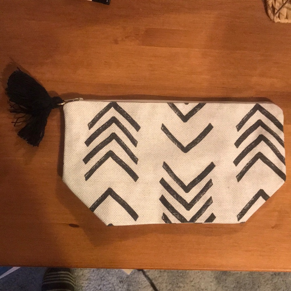Coussins Elegance Clutch with Tassle